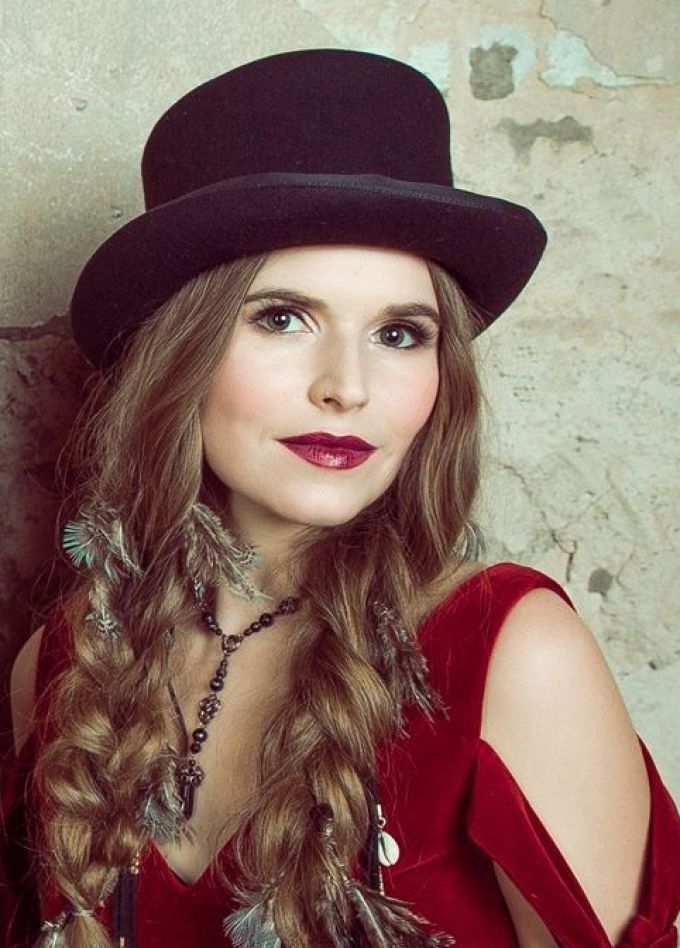 Евгения Рыбакова и группа «Обними Кита»