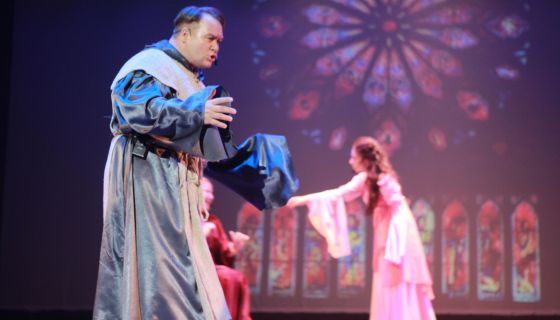 Мюзикл-шоу «Нотр-Дам де Пари» и «Ромео и Джульетта», Железнодорожный