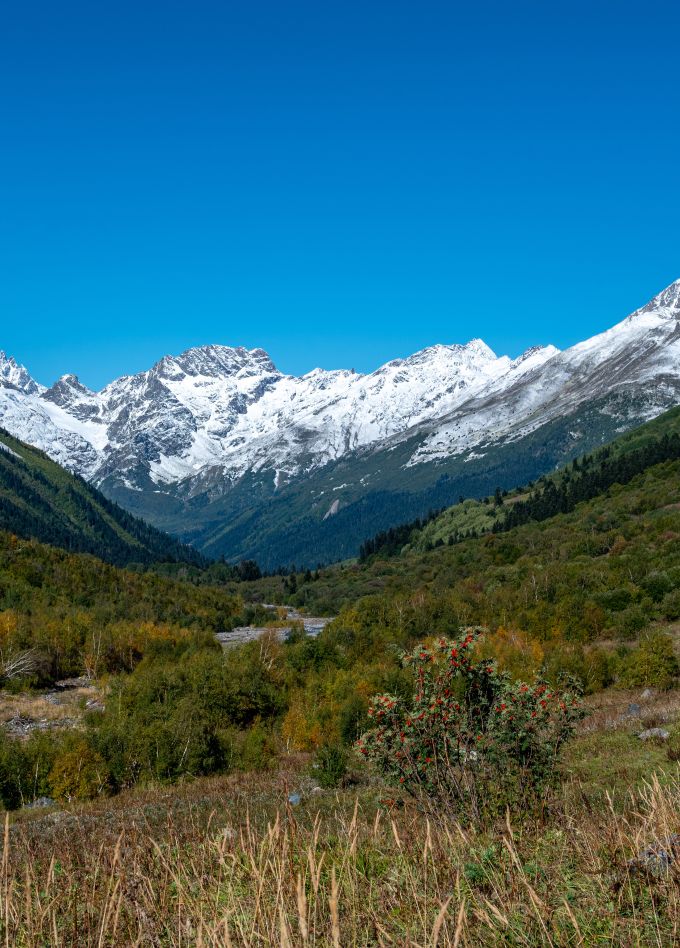 Путешествие в Домбай в мини-группе: Сырные пещеры, Шоанинский храм, Гумбаши